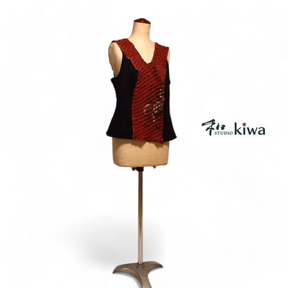 トップス　　スラッシュキルトタンクトップ　小紋　唐紅渦のスラッシュキルトタンクトップ