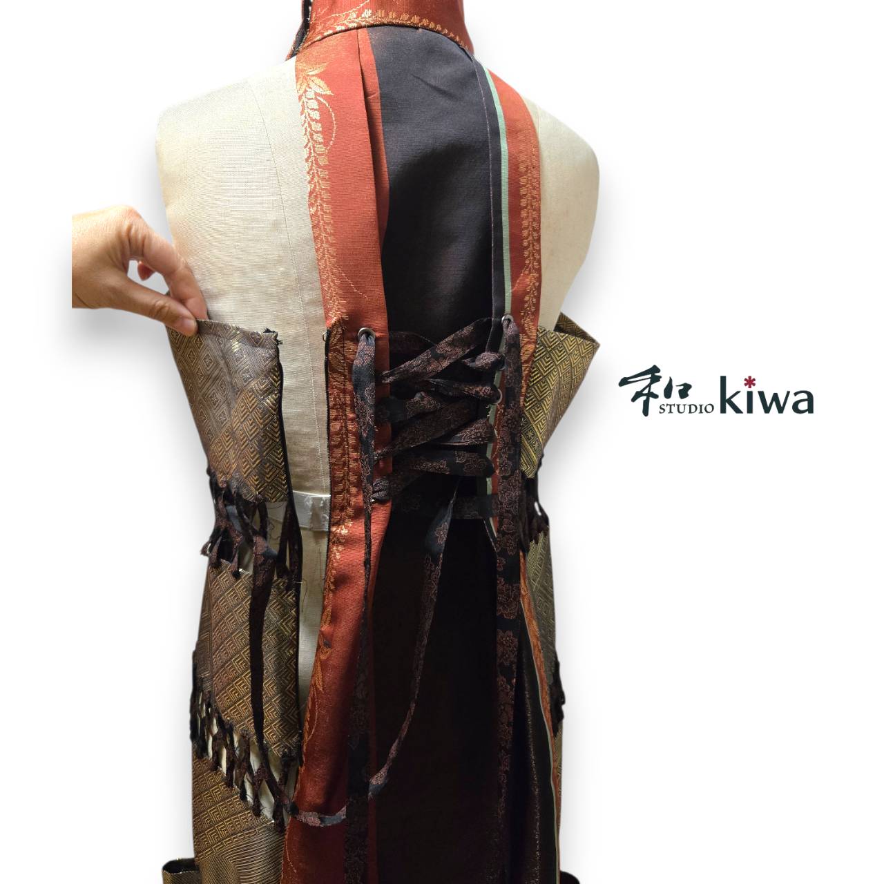 コレクションドレス　　ドロンワークワンピース　帯　　朱ゴールドのドロンワークワンピース