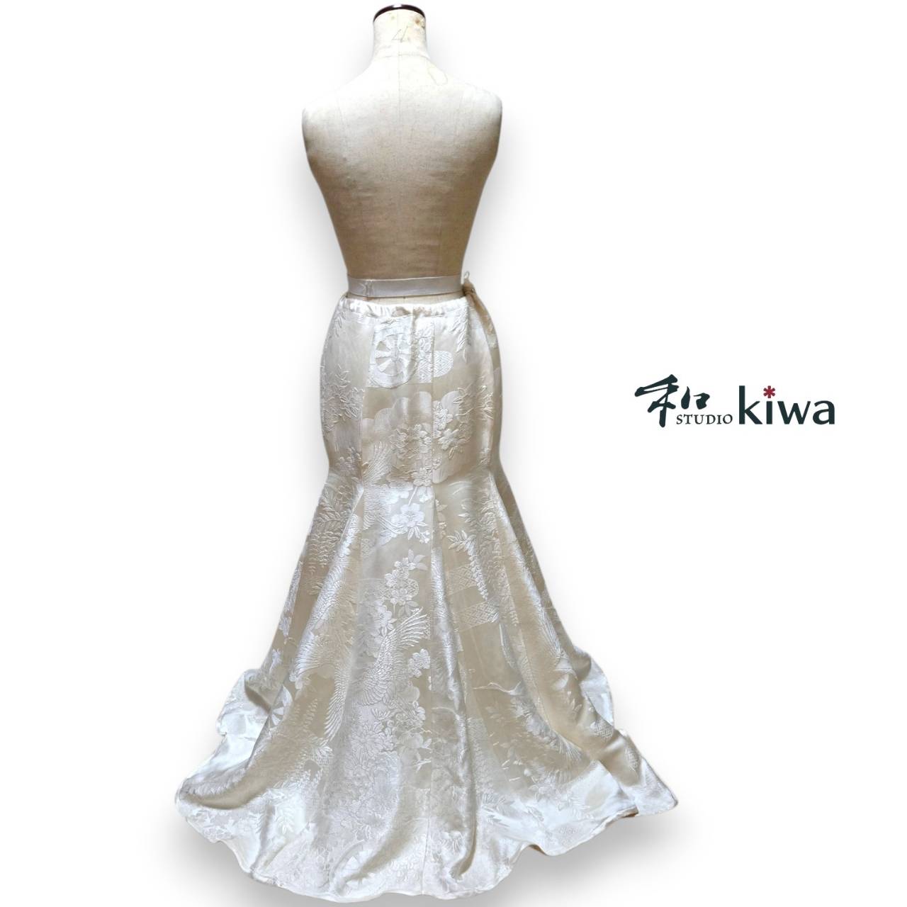 コレクションドレス　　ビスチェ　スカート　セットアップ　袋帯　打掛　白御所車のセットアップドレス