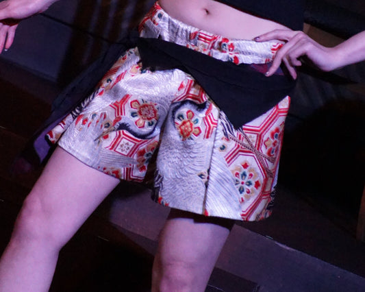 タックショートパンツ