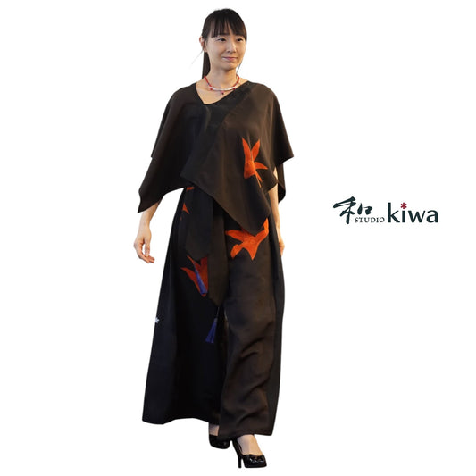 コレクションドレス　　ポンチョ　パンツ　セットアップ　羽織　黒紋付　オレンジ花柄のセットアップ