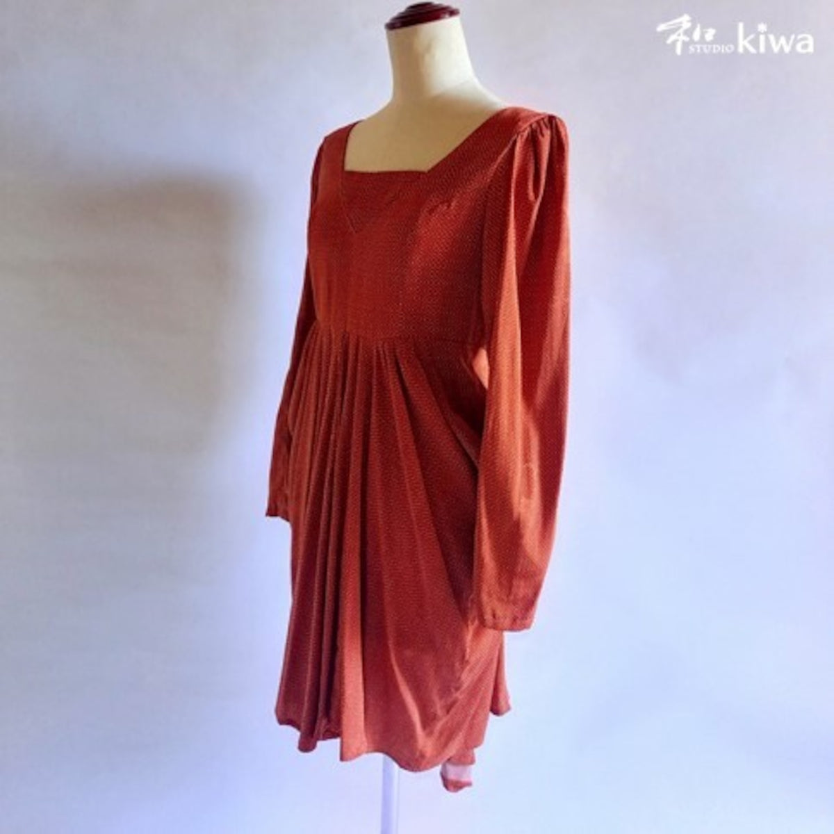 626001 着物リメイク 格子柄ドレープワンピース / Upcycled Kimono Draped Dress with Check Pattern